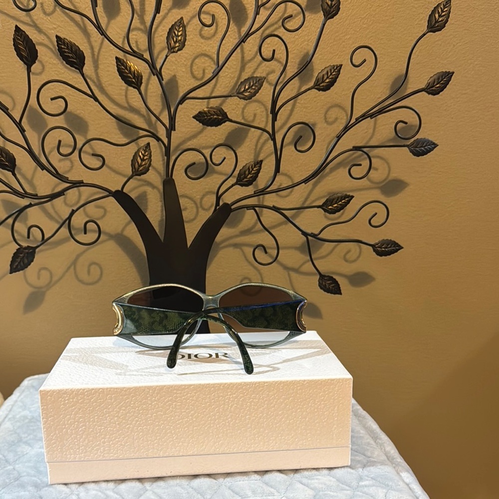Christian Dior Authentic Green Women's Sunglasses In Amazing Condition With Box - Picture 13 of 16